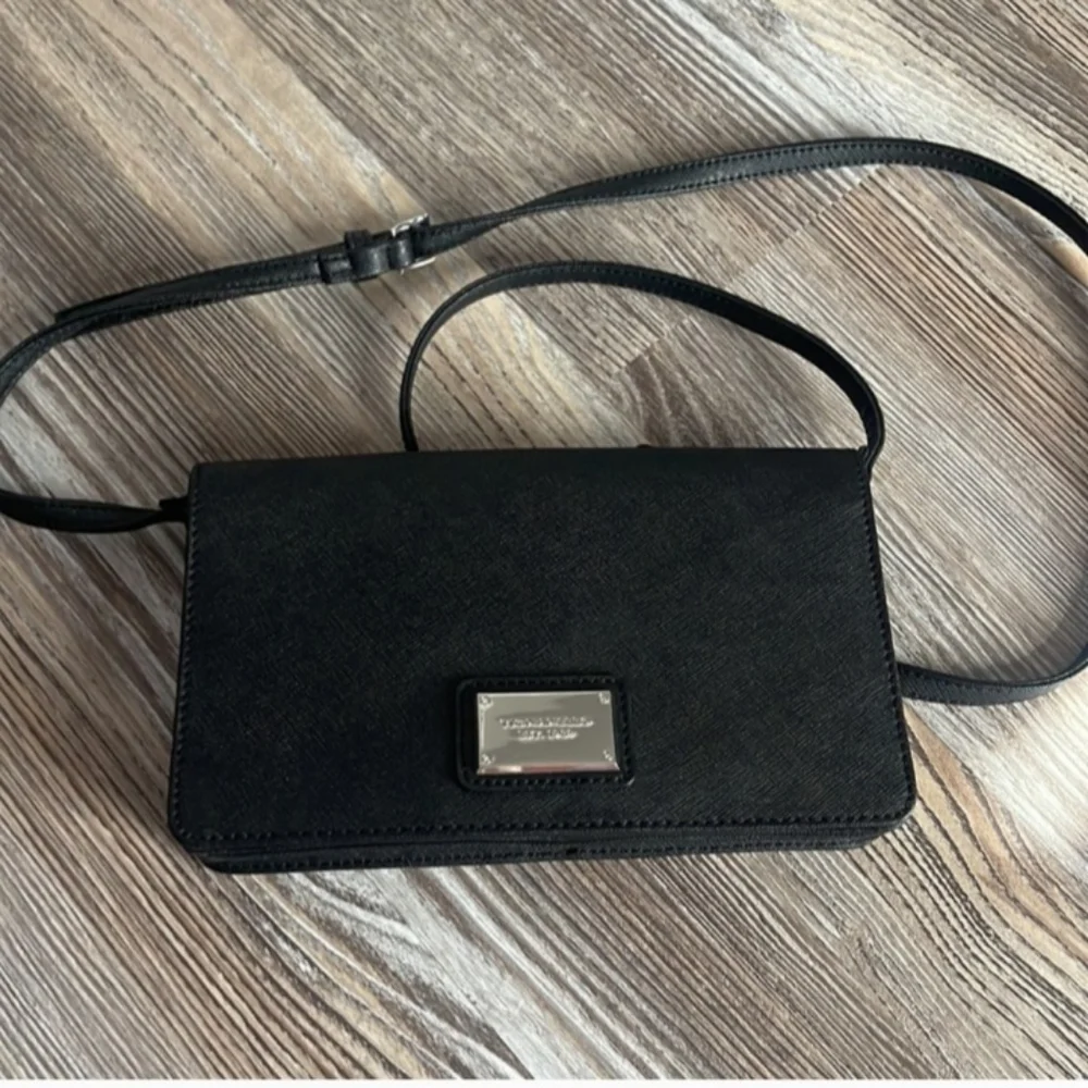 Tignanello NWOT Crossbody Bag - Picture 1 of 6